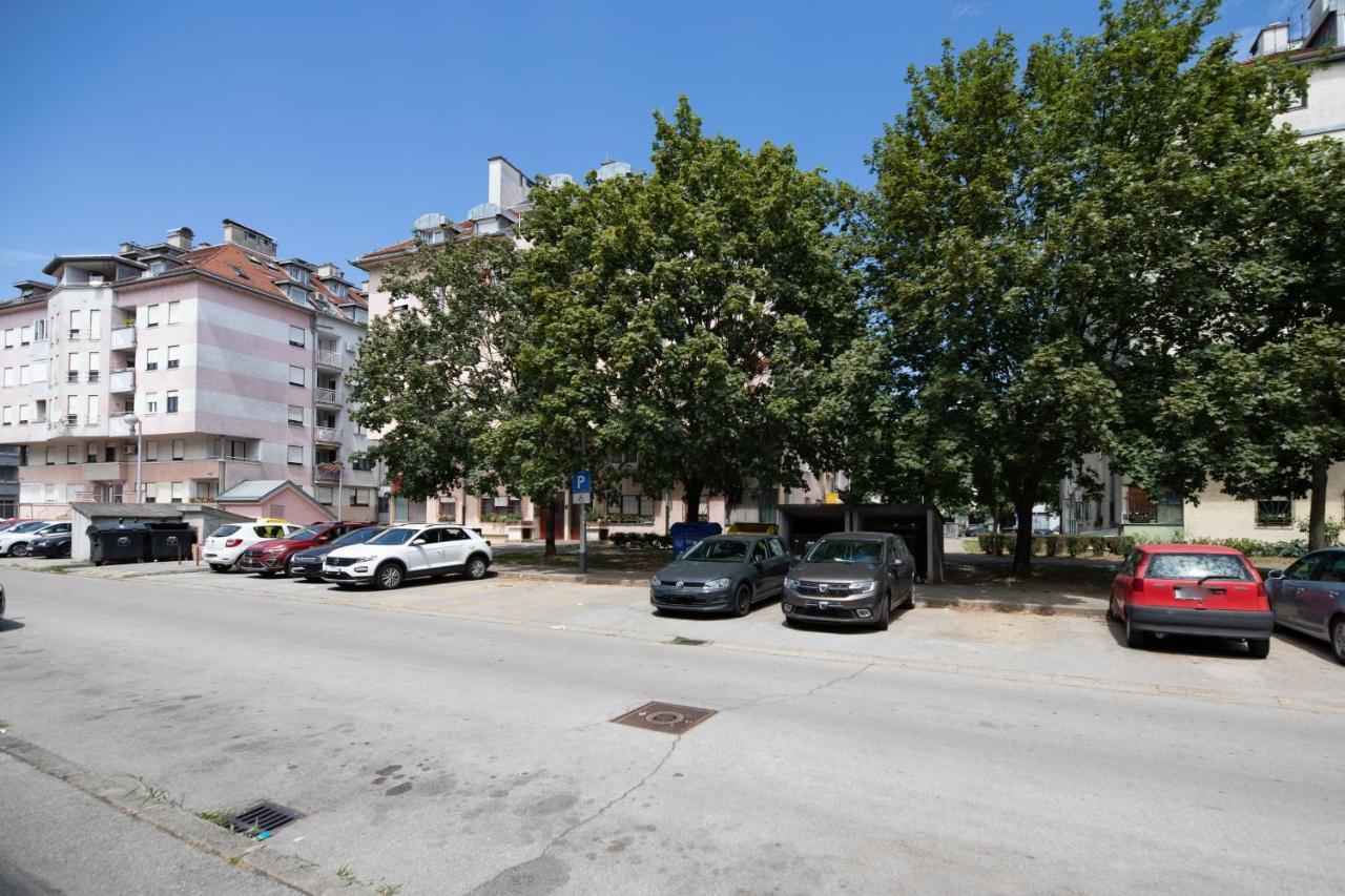 Iva Appartement Zagreb Buitenkant foto